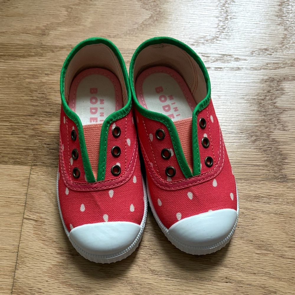 Mini Boden toddler girl strawberry shoes, NWT 25